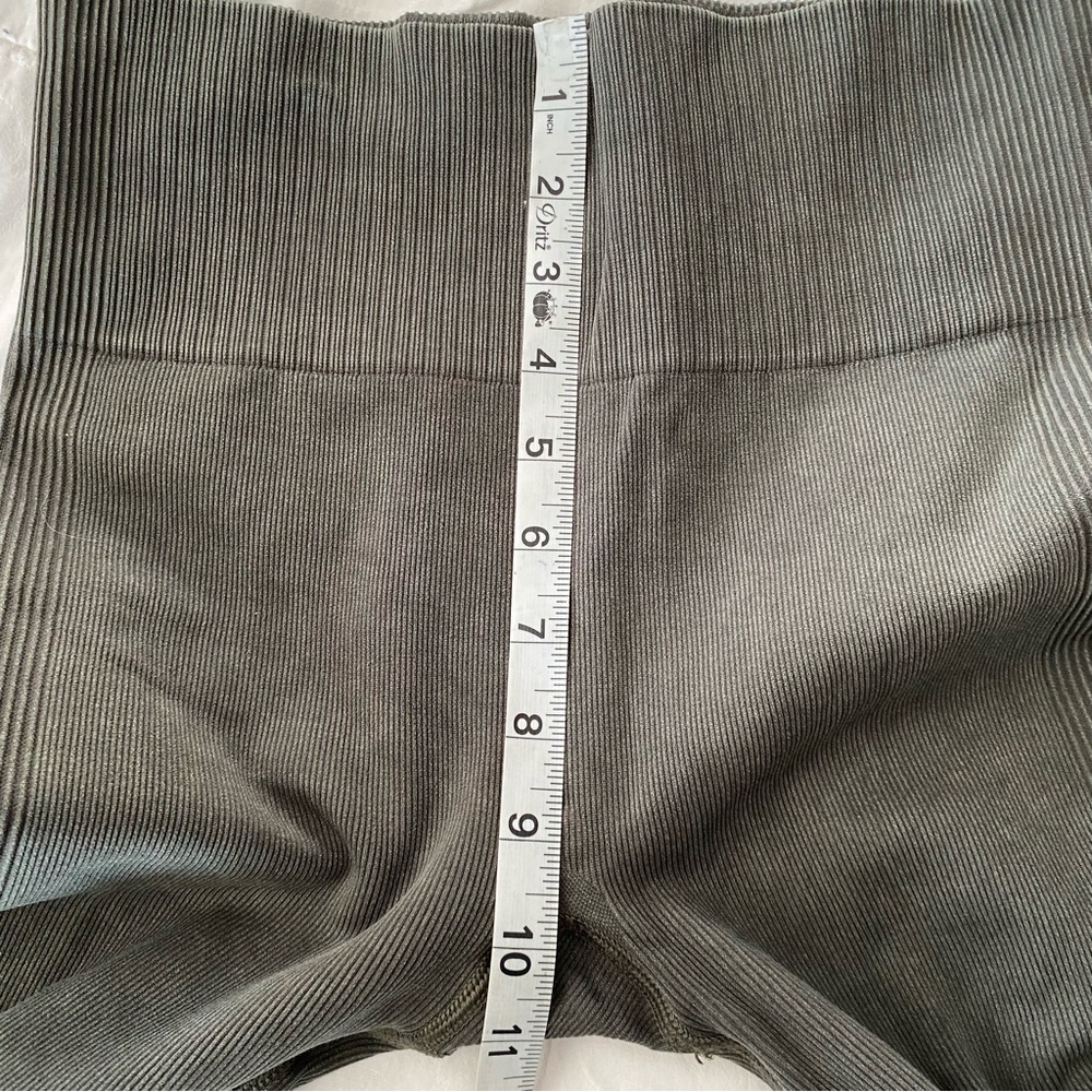 Spanx Leggings Womens M Seamless Green Gray Ribbed 25” Athletic Yoga Shaping - Picture 7 of 8